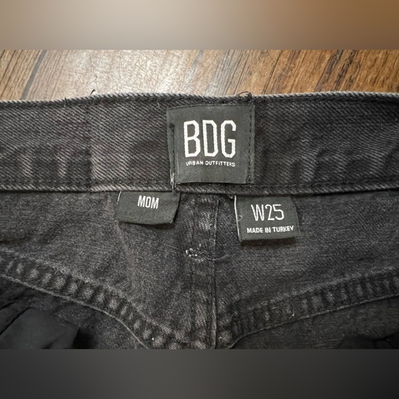 BDG Urban Outfitters Black Jean Mom Shorts Size W25 - Picture 5 of 5
